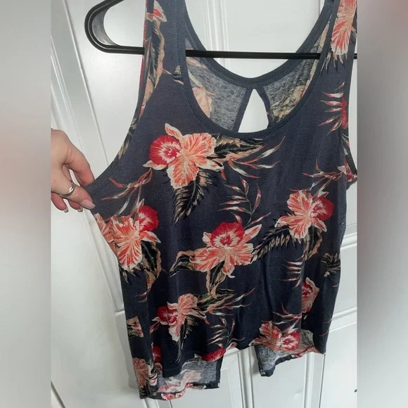 Roxy | Floral Tank - Picture 2 of 6